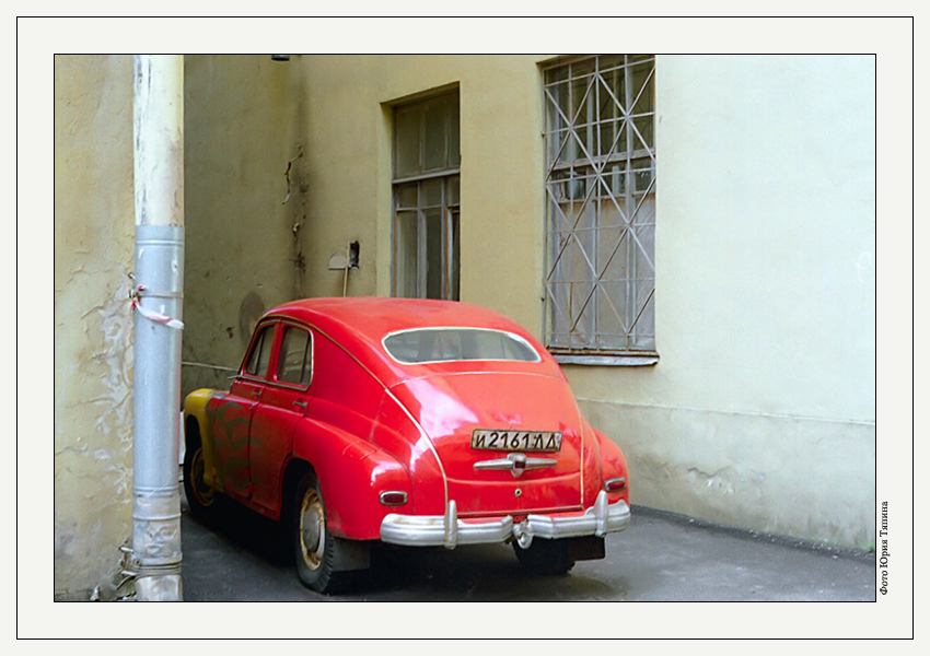 photo "Red Retro" tags: architecture, travel, landscape, Europe