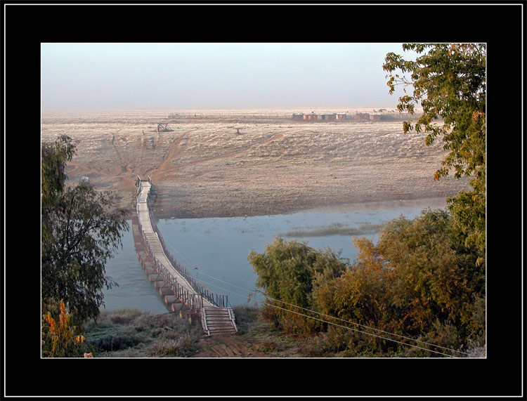 photo "White Footbridge" tags: misc., landscape, autumn