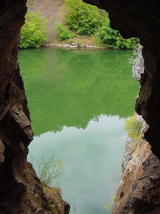 photo "Sight from inside." tags: landscape, spring, water