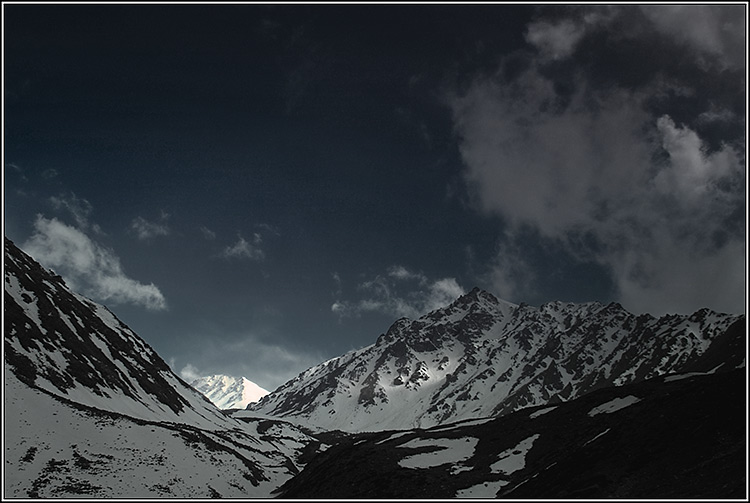 photo "Slightly of the sun..." tags: landscape, clouds, mountains