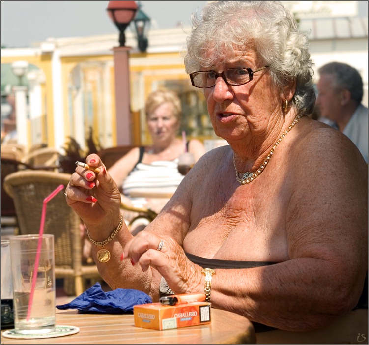 photo "The beach season is open!" tags: portrait, genre, woman