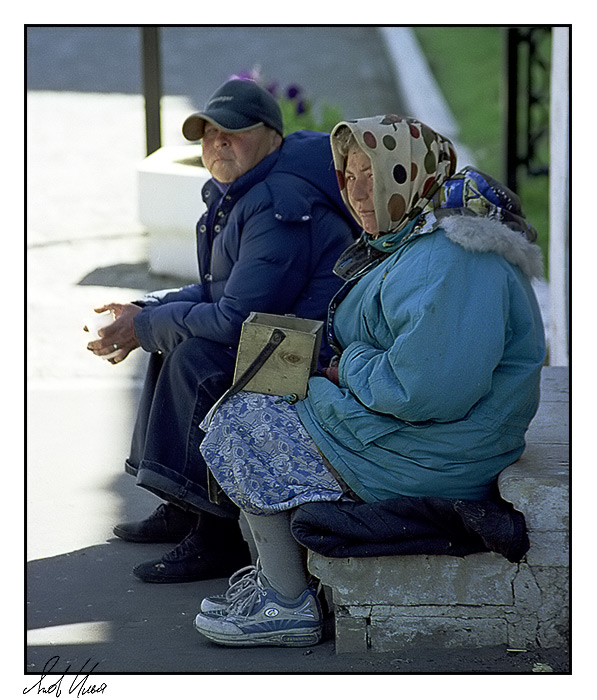 photo "On a church porch" tags: genre, portrait, 