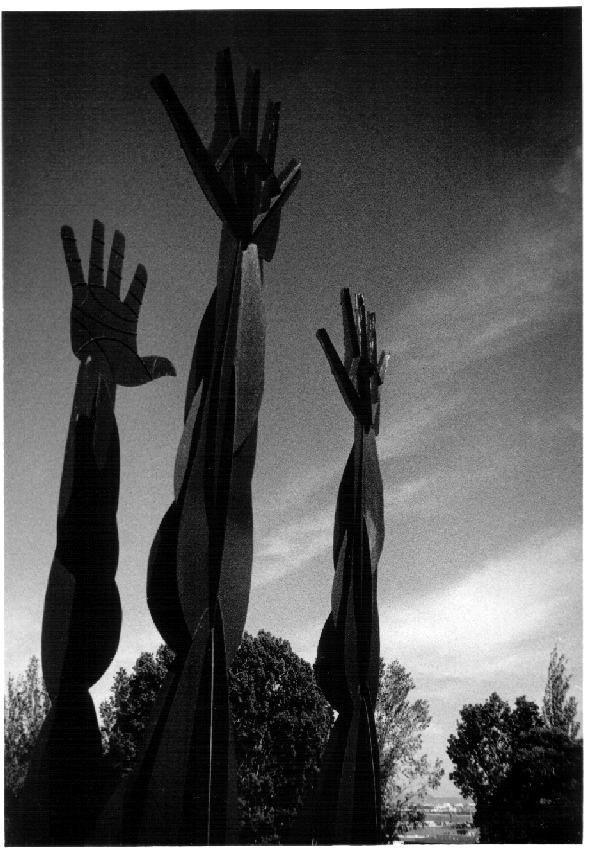 photo "hands" tags: architecture, black&white, landscape, 