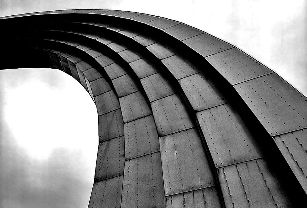 фото "Стальная радуга / Steel rainbow" метки: архитектура, черно-белые, пейзаж, 