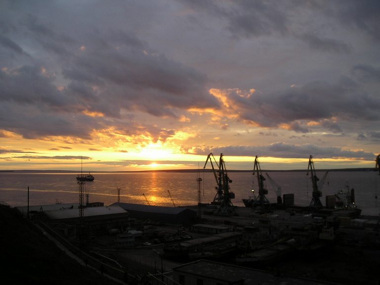 photo "Decline through port" tags: landscape, clouds, sunset