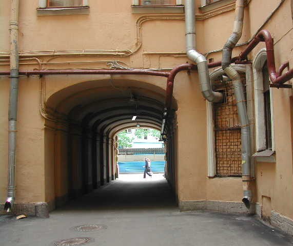 photo "Arch of an old court yard" tags: architecture, landscape, 