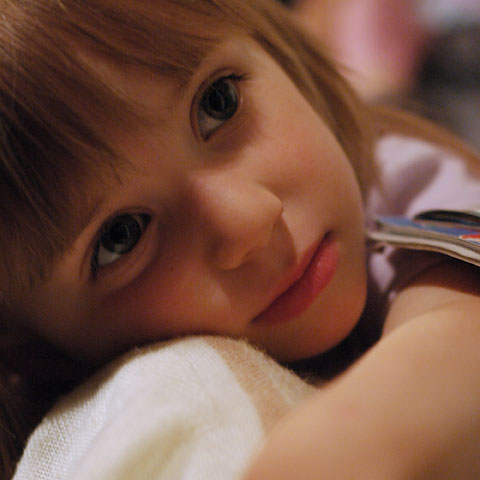 photo "A midnight tale" tags: portrait, children