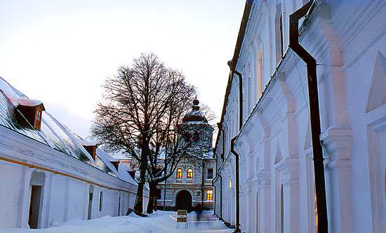 photo "Deeper to evening" tags: architecture, landscape, night