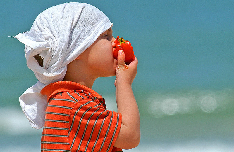 photo "Simply..... MY SON With a TOMATO" tags: portrait, children