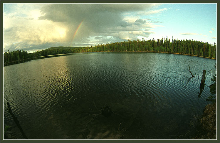 photo "distant rainbow" tags: landscape, clouds, water