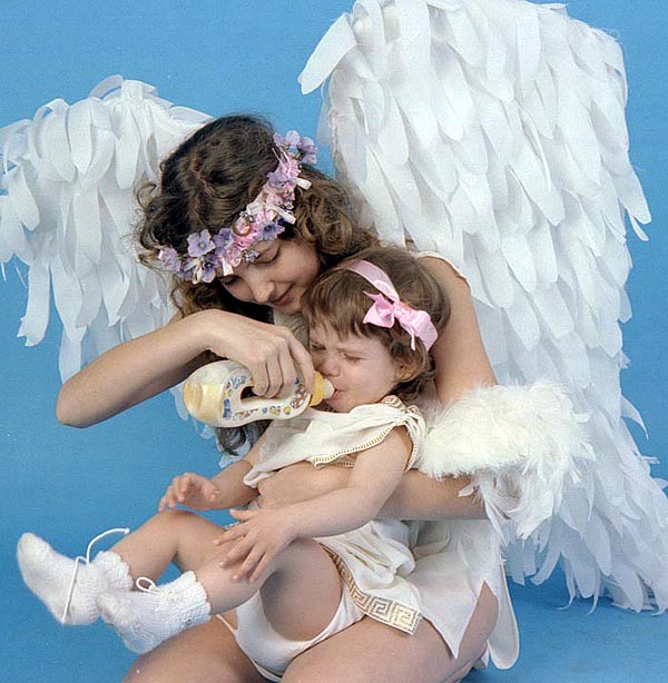 photo "the Angel-Feeder" tags: genre, portrait, children