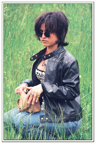 photo "just let me make up" tags: portrait, woman