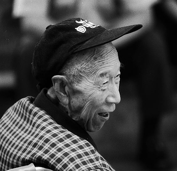 photo "a old man" tags: black&white, humor, 
