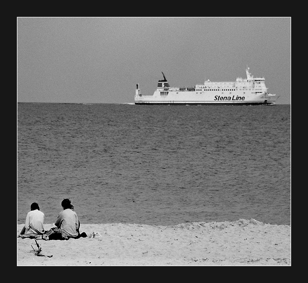 photo "on the beach" tags: black&white, landscape, water