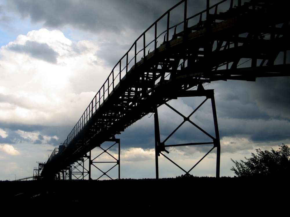 photo "gravel factory" tags: architecture, landscape, clouds