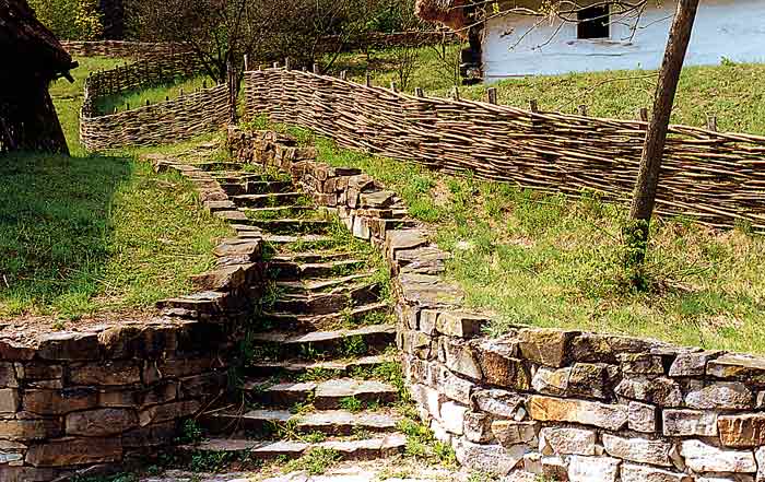 photo "Invitation to Step" tags: travel, architecture, landscape, Europe