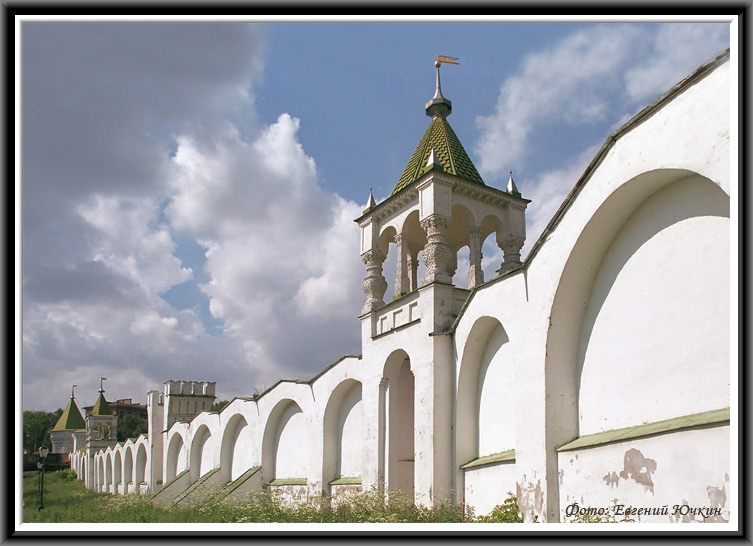photo "Walls of an ancient monastery" tags: architecture, landscape, 