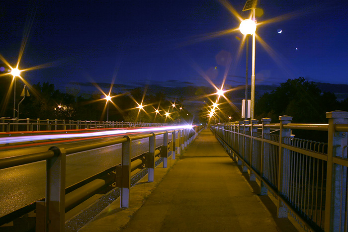 photo "Crossing the Bridge" tags: landscape, night