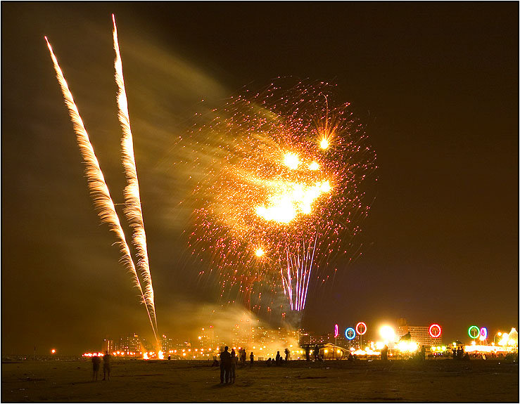 photo "Coney Island fireworks" tags: architecture, reporting, landscape, 