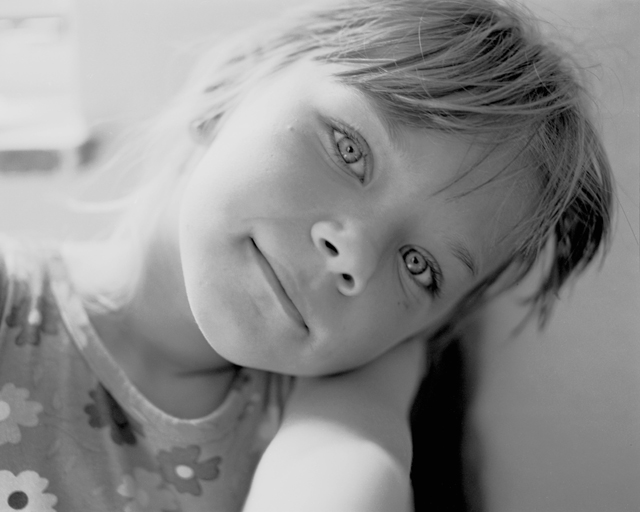 photo "Evelena" tags: black&white, portrait, children