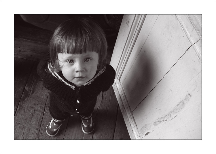 photo "Mary&Shadow" tags: portrait, black&white, children