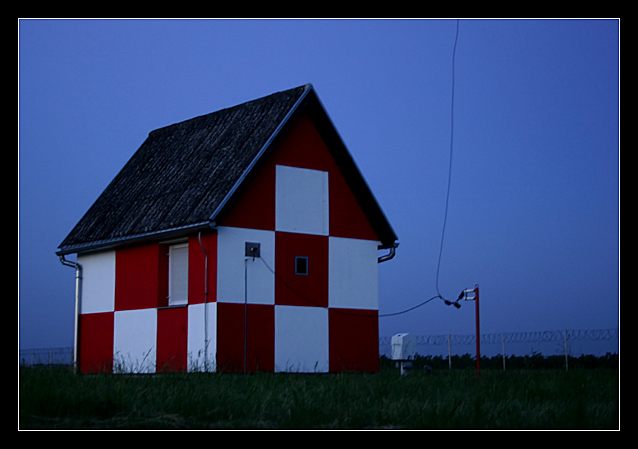 photo "Ground Control" tags: architecture, landscape, 
