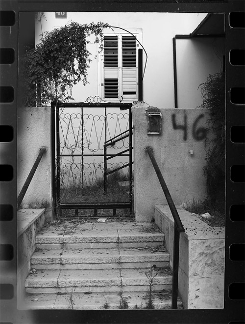 photo "46 emergency exit" tags: black&white, 