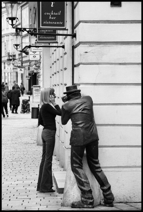 photo "being followed" tags: portrait, architecture, landscape, woman