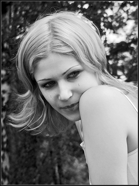 photo "A Butterfly" tags: black&white, portrait, woman