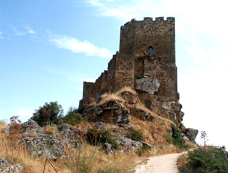 фото "A bit of my Country (Algozo Castle)" метки: пейзаж, горы