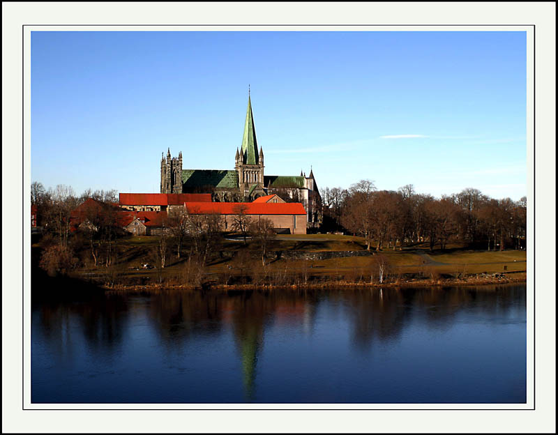 photo "Nidaros cathedral" tags: landscape, architecture, water