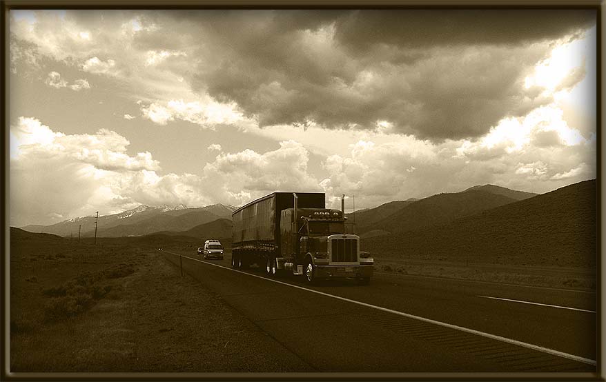 photo "heavy load" tags: travel, landscape, North America, clouds