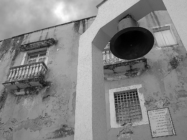 photo "Campana`s Square" tags: architecture, black&white, landscape, 