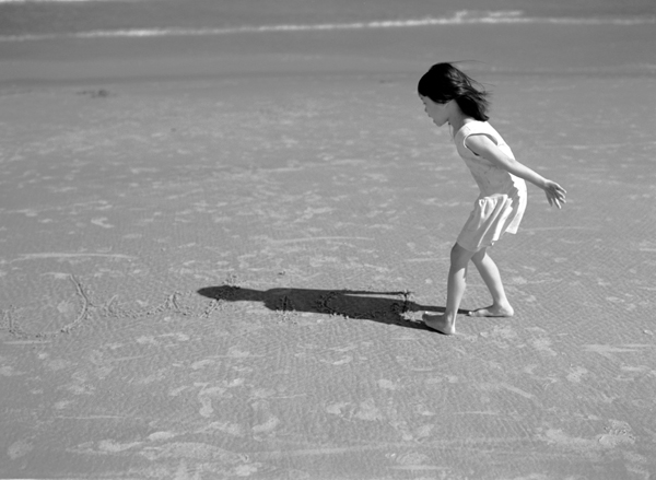 photo "Beach Girl 2" tags: portrait, black&white, children