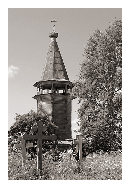 photo "Сountry churchyard" tags: architecture, black&white, landscape, 