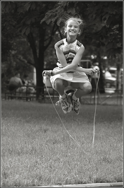 photo "A Jump" tags: portrait, black&white, children