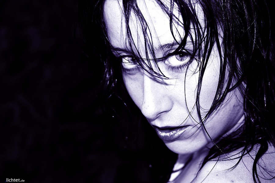 photo "strange things happen..." tags: black&white, portrait, woman