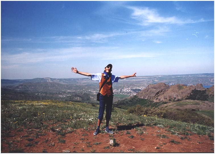 photo "Self-portrait on a background of Crimean mountains" tags: humor, landscape, spring