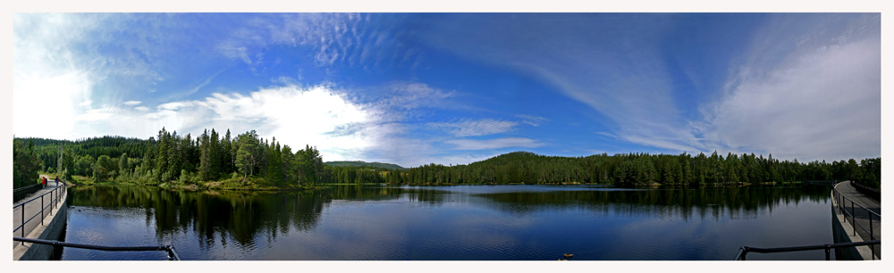 photo "3 Russian girls at Baklidammen in Trondheim" tags: landscape, summer