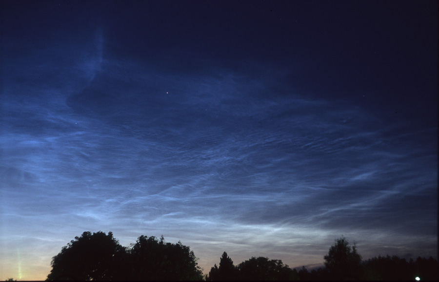 photo "Noctilucent Clouds" tags: landscape, night
