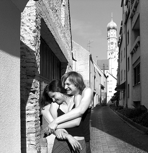 photo "Newly-married couple in an old small town" tags: genre, 