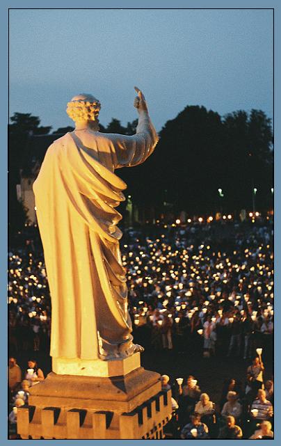 photo "Mess in Lourdes sanctuary" tags: travel, reporting, Europe