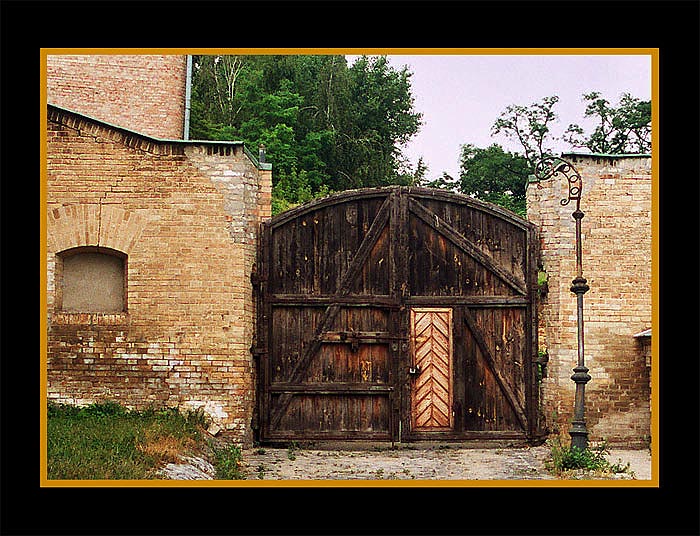 photo "My house my fortress" tags: architecture, travel, landscape, 