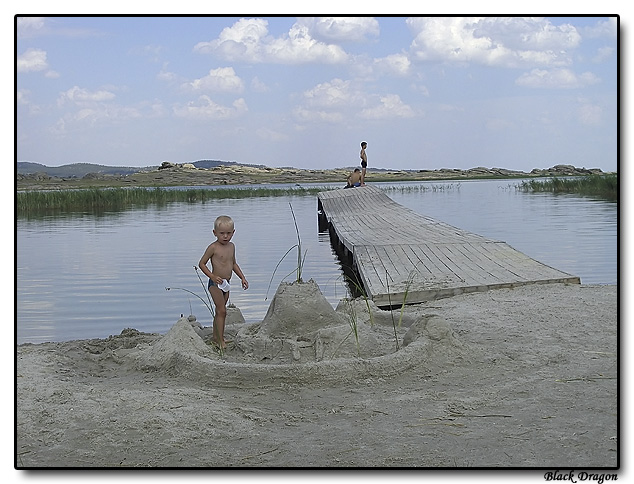 photo "Sand-building master" tags: landscape, summer, water