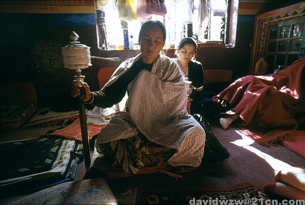 фото "Believer.Tibetan Village in Nepal." метки: путешествия, портрет, Азия, женщина