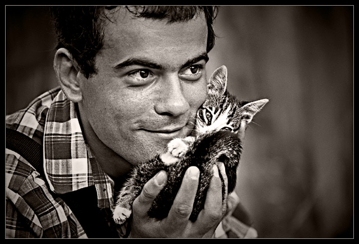 photo "A hug" tags: black&white, portrait, man