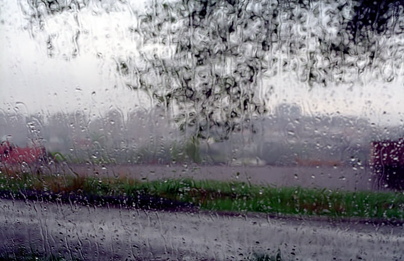 photo "Behind a window - a downpour!.." tags: architecture, landscape, spring