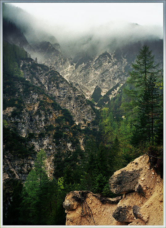 photo "Gloomy gorge" tags: landscape, mountains