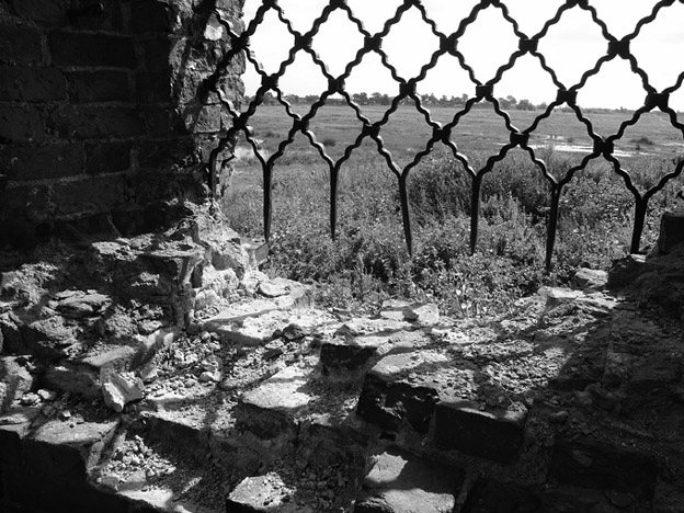 photo "Shadows of the past" tags: black&white, misc., 
