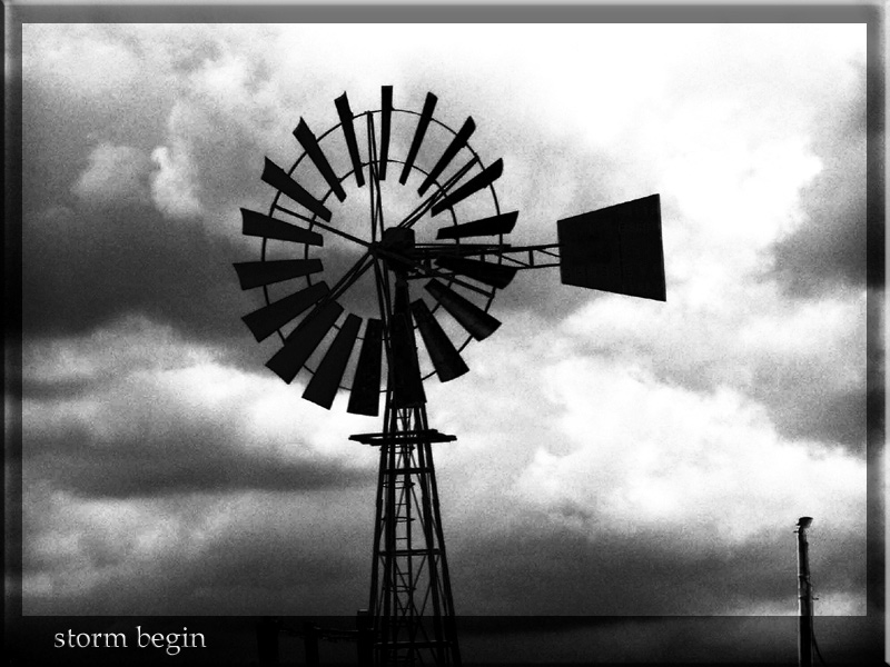 photo "storm begin" tags: landscape, black&white, clouds